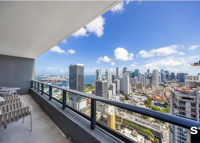 Downtown Haven Sleek 1-Br With Skyline Vistas